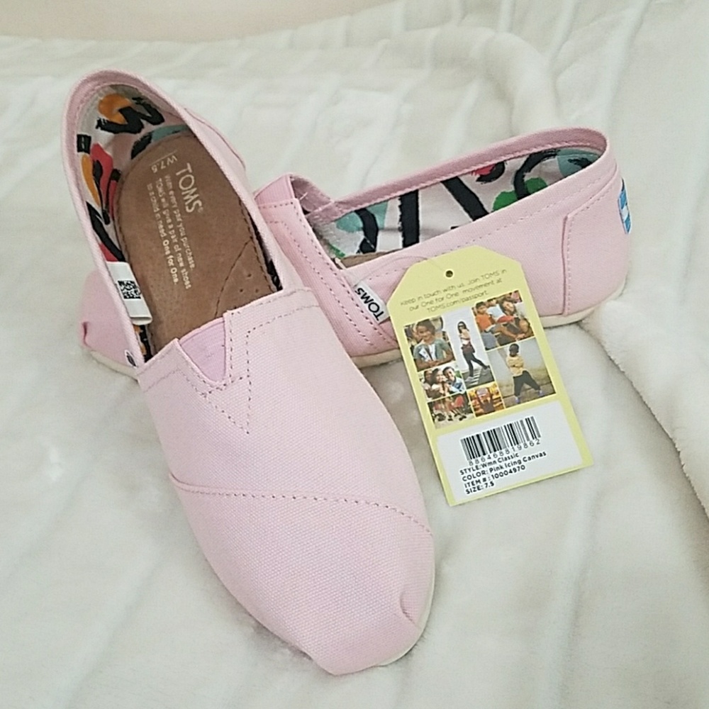 BRAND NEW TOMS